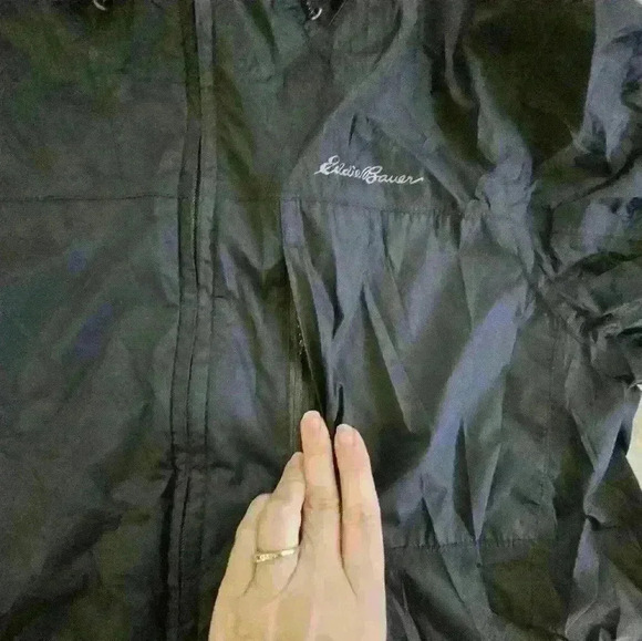 EDDIE  BAUER mens Medium Black, light spring/fall Nylon jacket - Picture 8 of 15